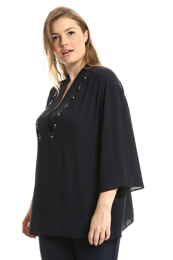 Blouse with jeweled embroidery
Intrend Blouse with jeweled embroidery
Intrend