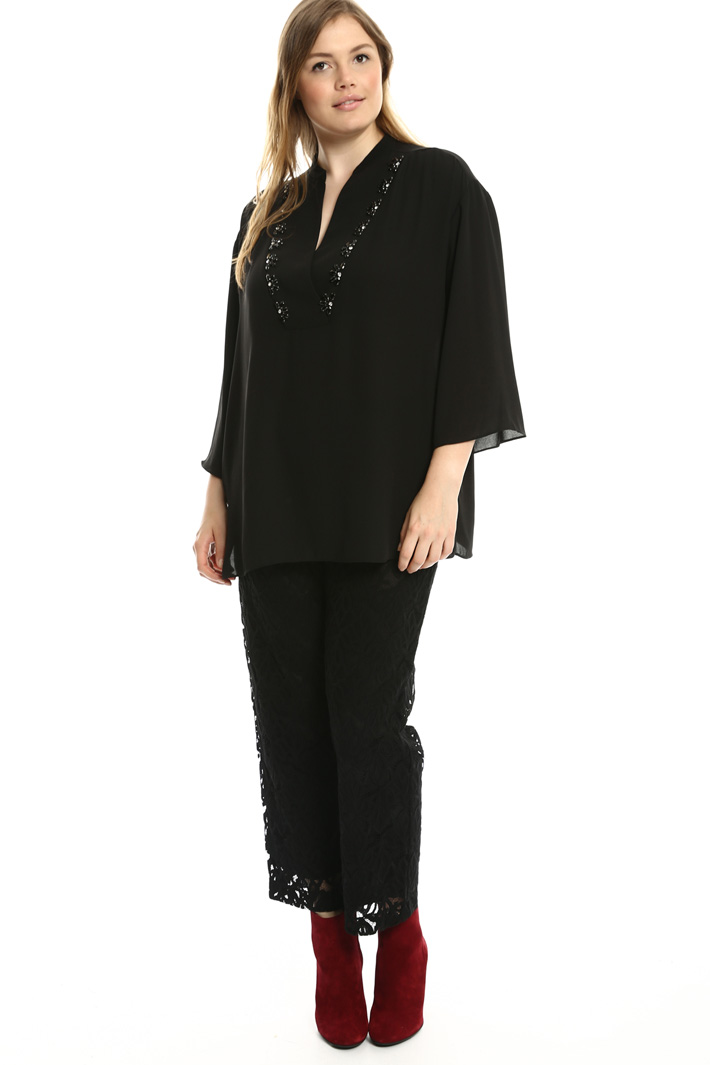Blouse with jeweled embroidery
Intrend Blouse with jeweled embroidery
Intrend