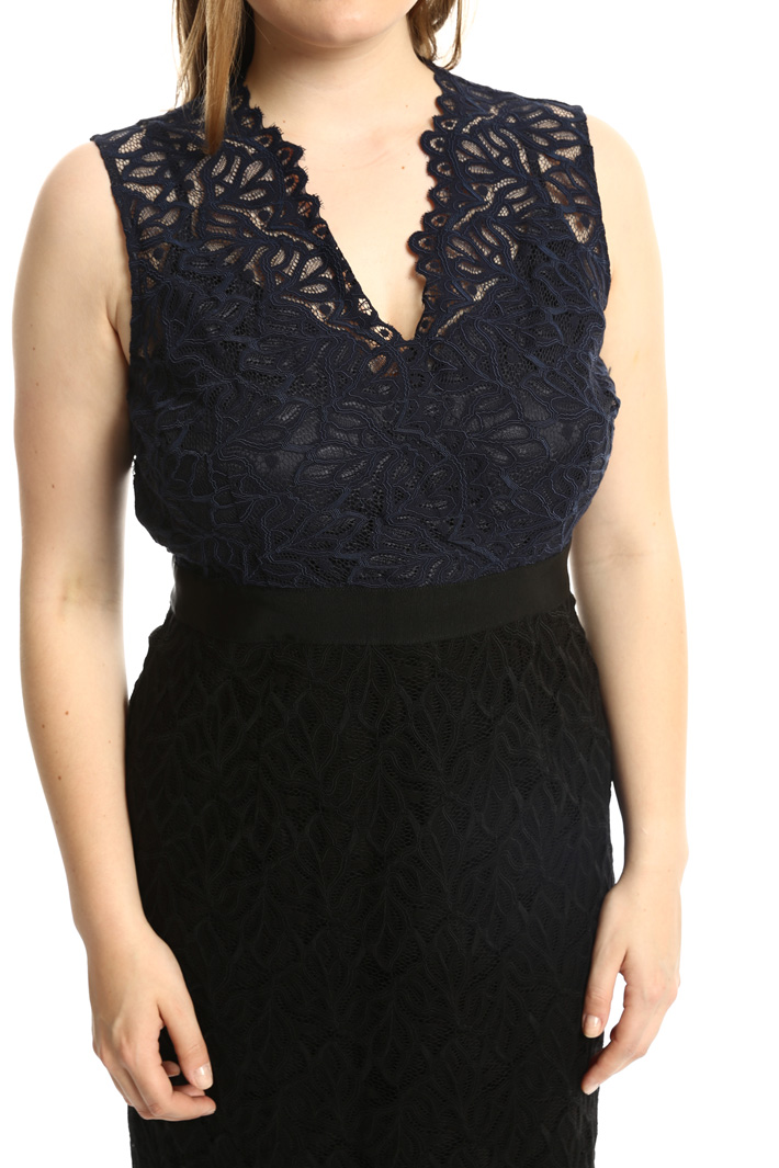 Scalloped lace dress
Intrend Scalloped lace dress
Intrend