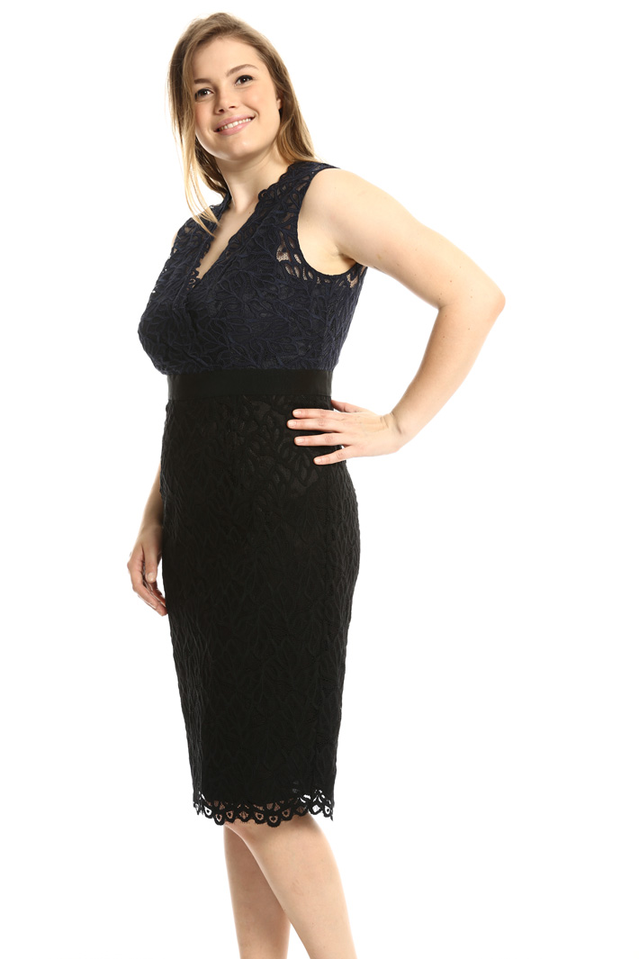 Scalloped lace dress
Intrend Scalloped lace dress
Intrend