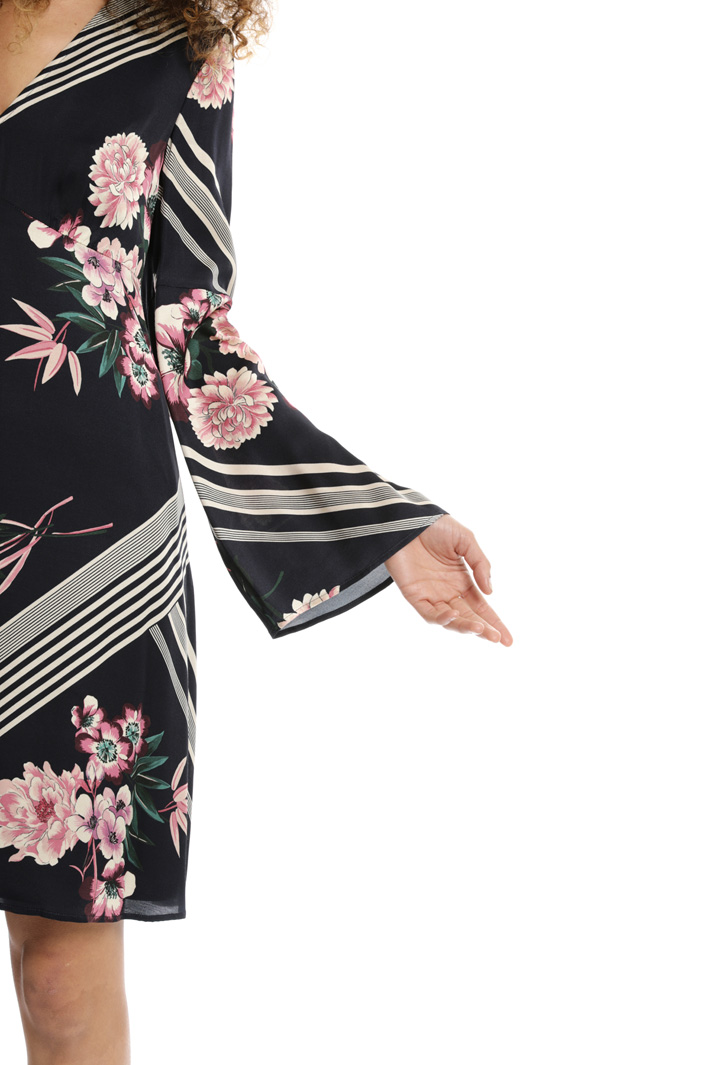 Flared sleeve dress Intrend Flared sleeve dress Intrend