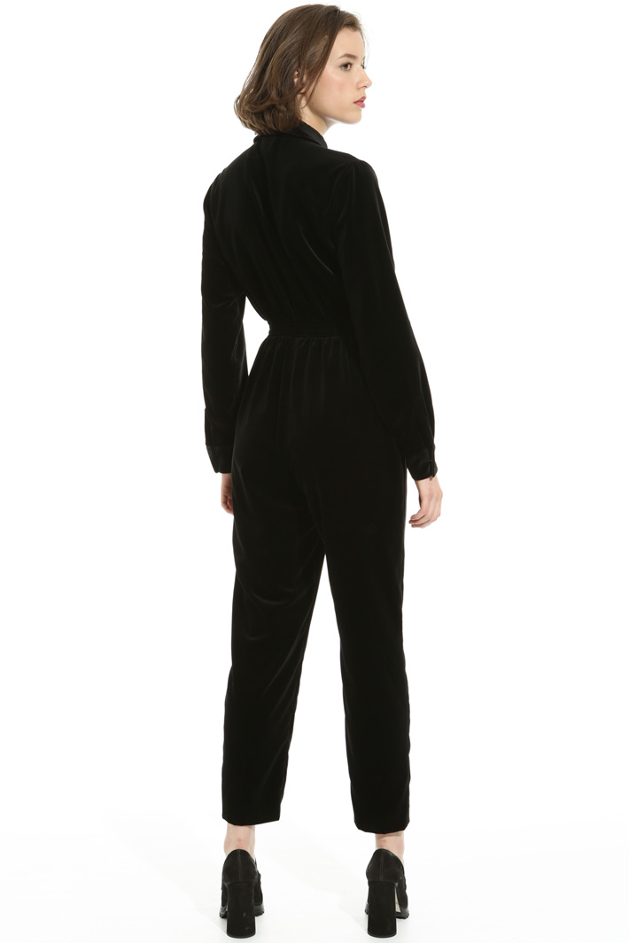 Smooth velvet jumpsuit Intrend Smooth velvet jumpsuit Intrend