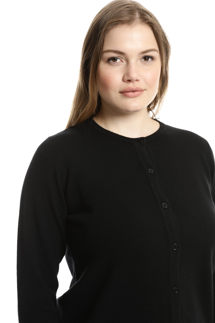 Crewneck cardigan
Intrend Crewneck cardigan
Intrend