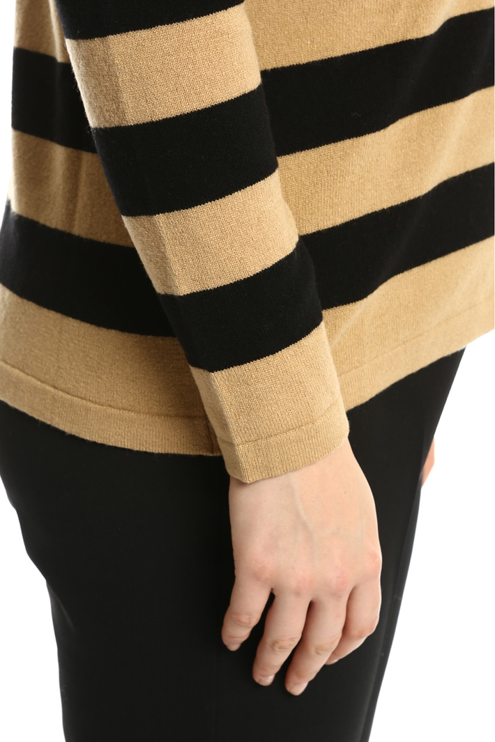 Crewneck cardigan
Intrend Crewneck cardigan
Intrend