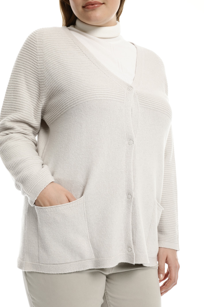 Cardigan with pockets
Intrend Cardigan with pockets
Intrend