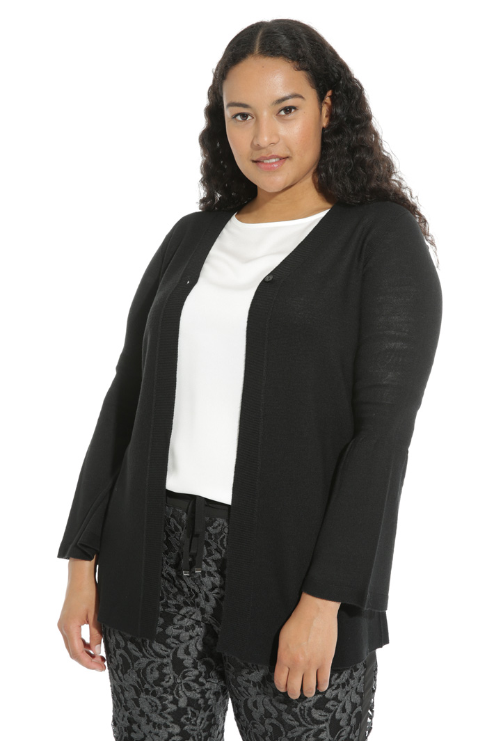 Sweater with flared sleeves
Intrend Sweater with flared sleeves
Intrend