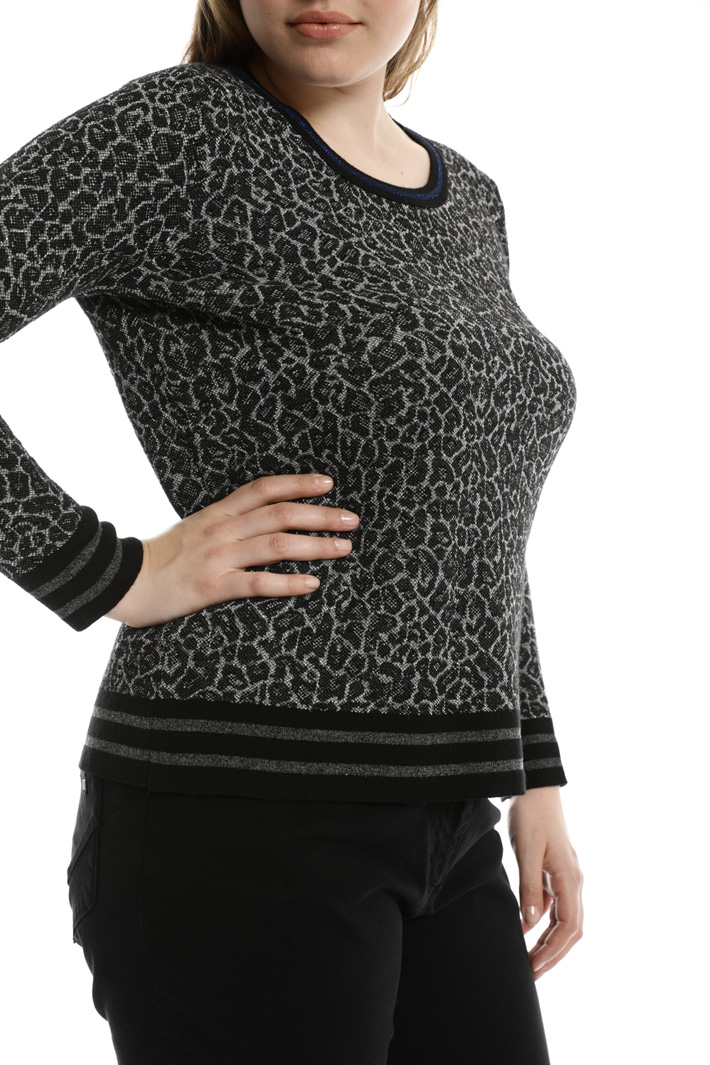 Spotted jacquard sweater Intrend Spotted jacquard sweater Intrend