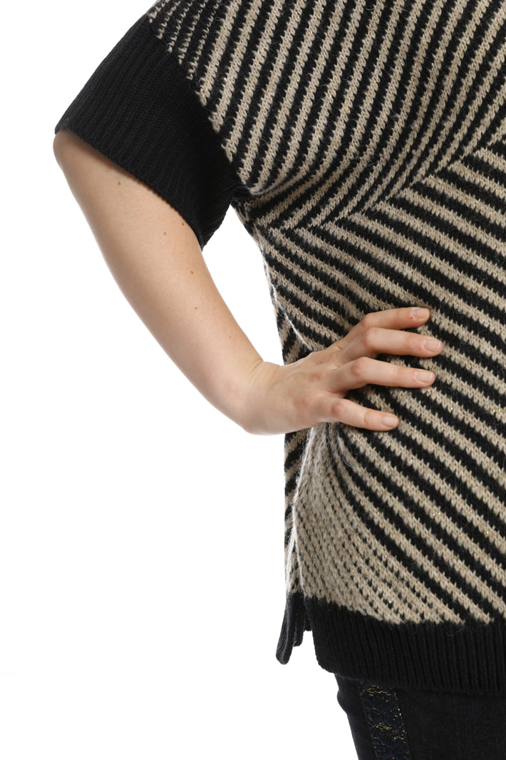 Lurex jacquard sweater
Intrend Lurex jacquard sweater
Intrend