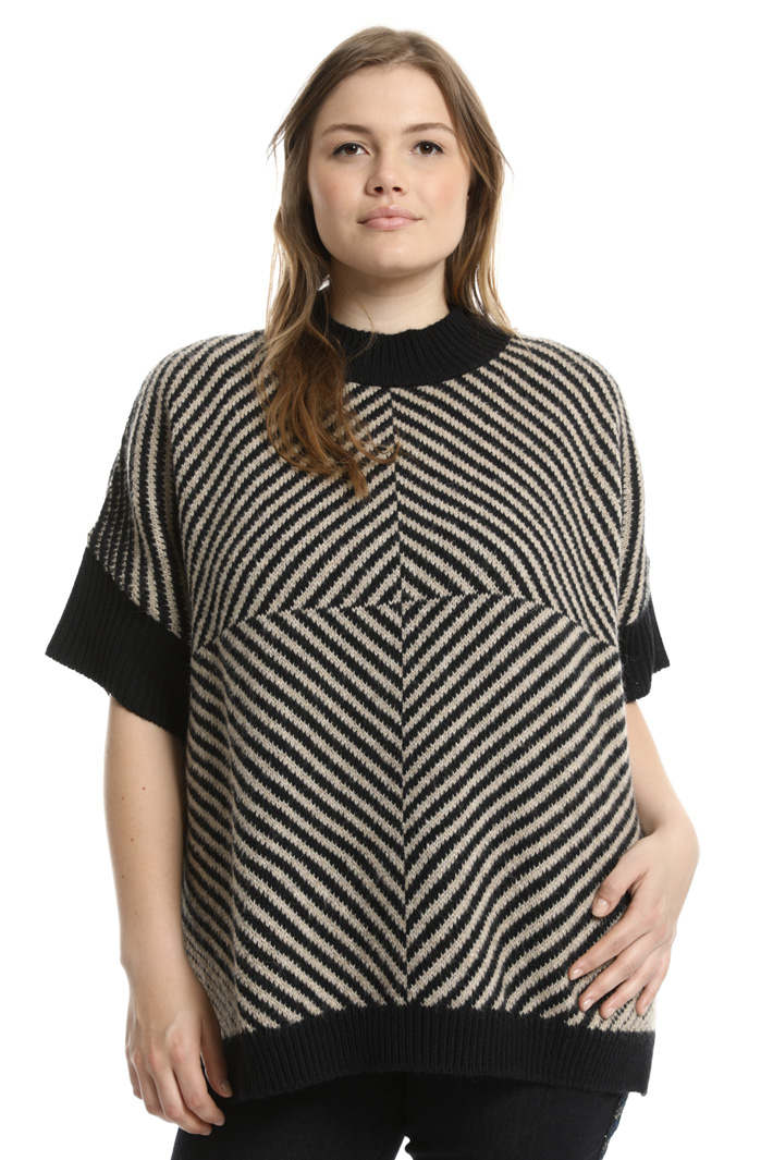 Lurex jacquard sweater
Intrend Lurex jacquard sweater
Intrend
