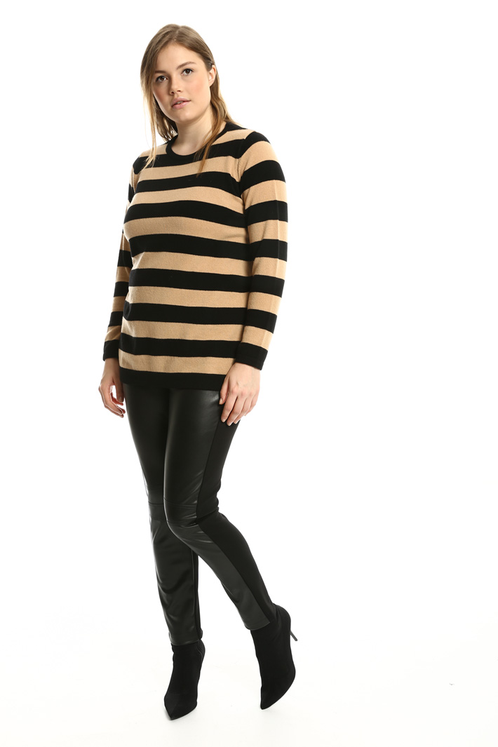 Wool and cashmere sweater
Intrend Wool and cashmere sweater
Intrend