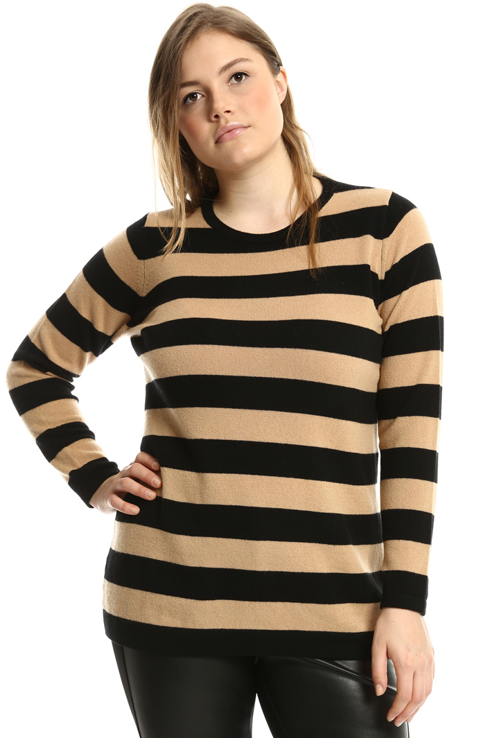 Wool and cashmere sweater
Intrend Wool and cashmere sweater
Intrend
