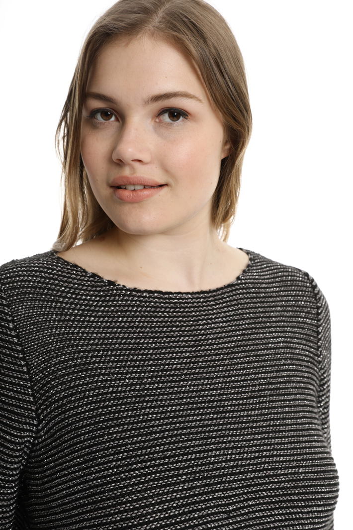 Lurex cordonnet sweater
Intrend Lurex cordonnet sweater
Intrend