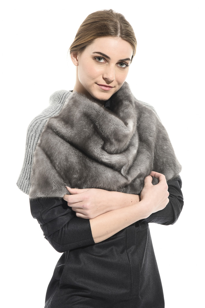 Knit and mink cape Intrend Knit and mink cape Intrend