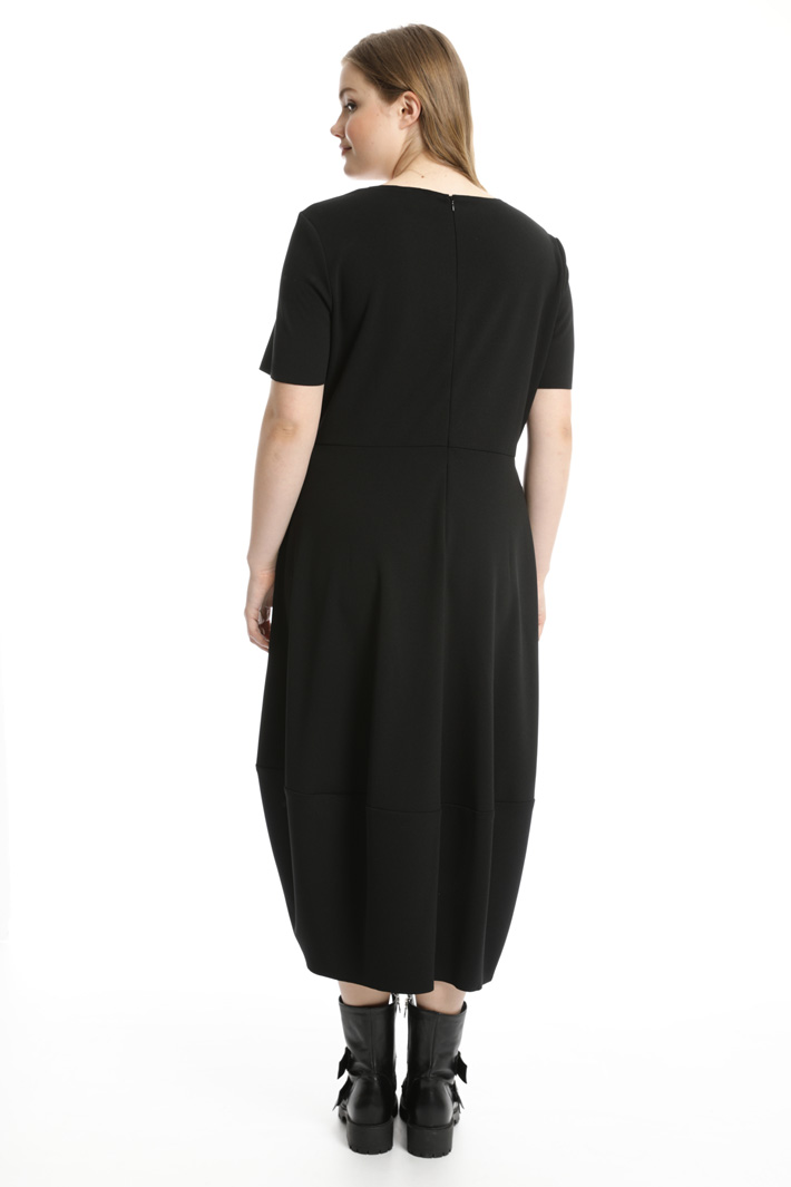 Abito a sacco in tessuto crepe Intrend Abito a sacco in tessuto crepe Intrend
