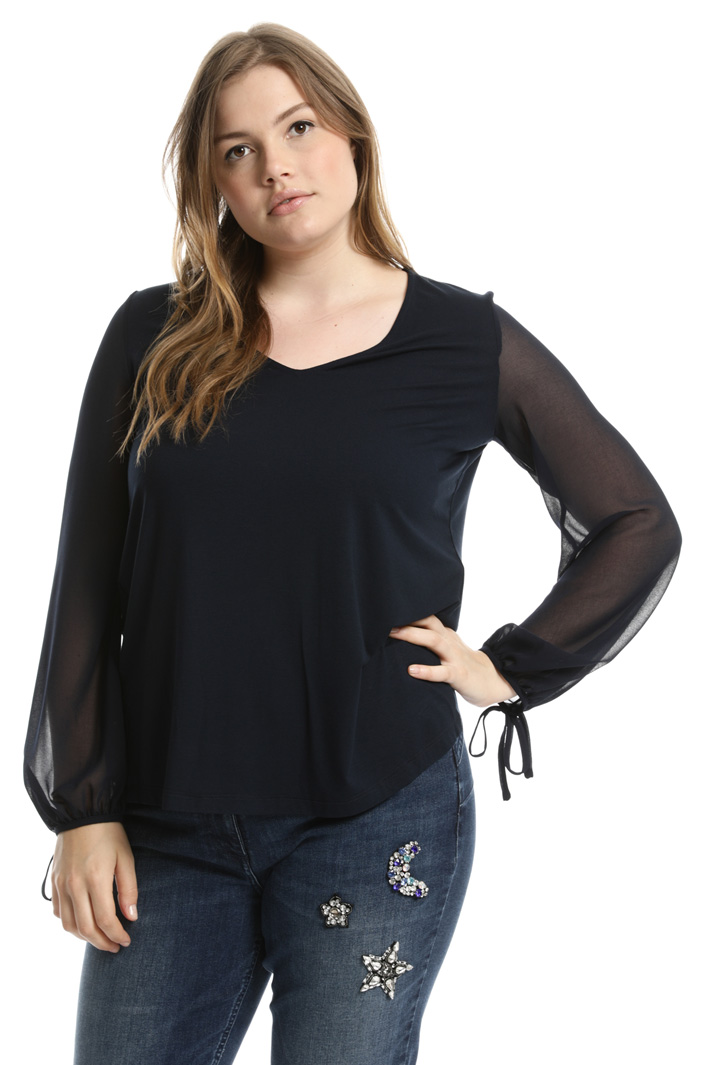 Jersey and fabric tunic
Intrend Jersey and fabric tunic
Intrend