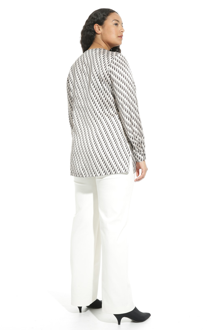 Crew neck satin shirt Intrend Crew neck satin shirt Intrend
