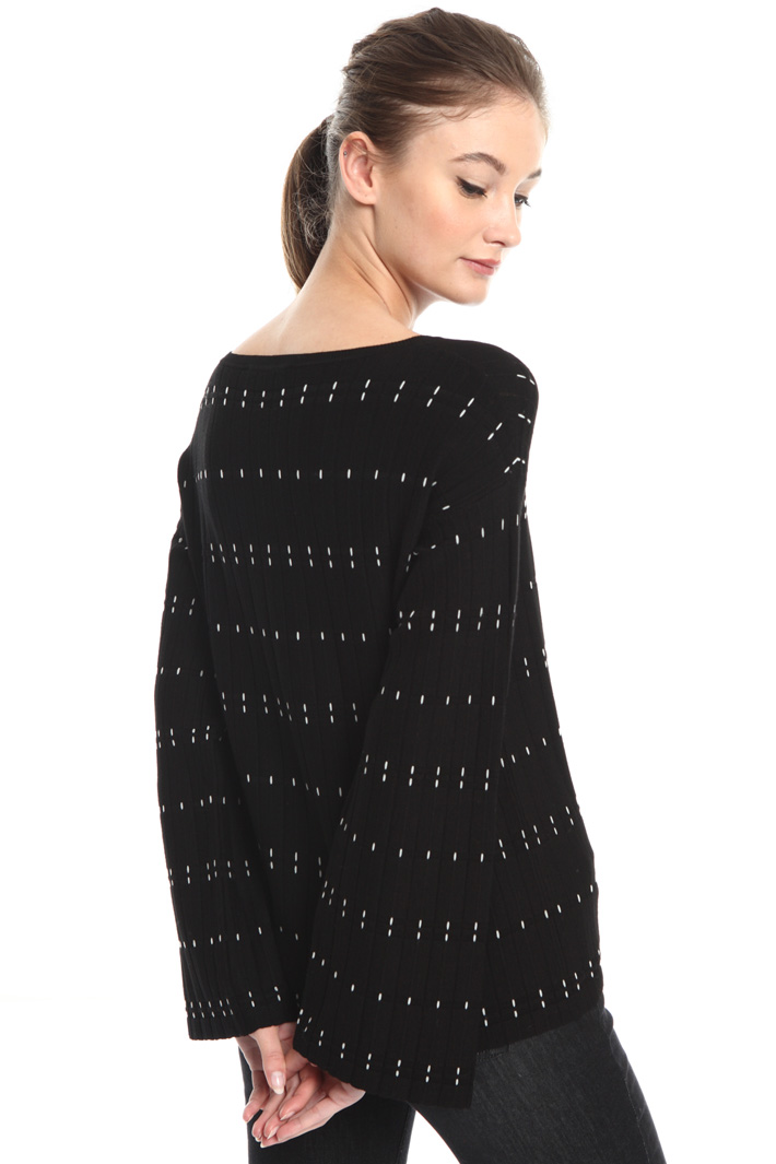 Flared sleeve sweater Intrend Flared sleeve sweater Intrend