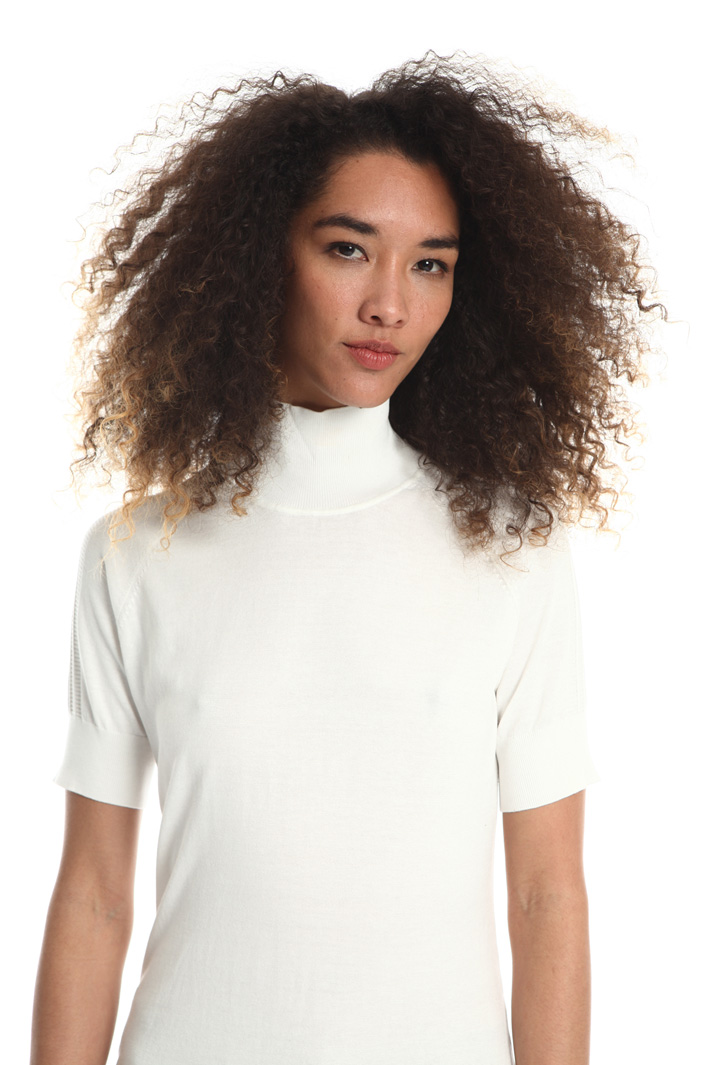 Short sleeve turtleneck top Intrend Short sleeve turtleneck top Intrend