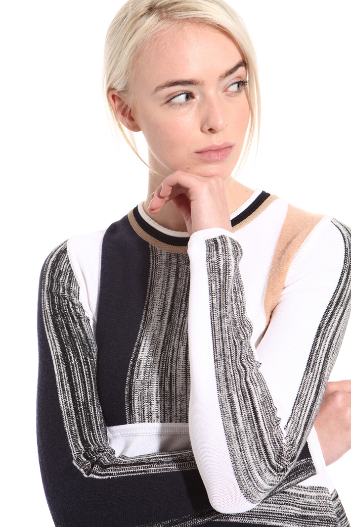 Striped wool sweater
Intrend Striped wool sweater
Intrend