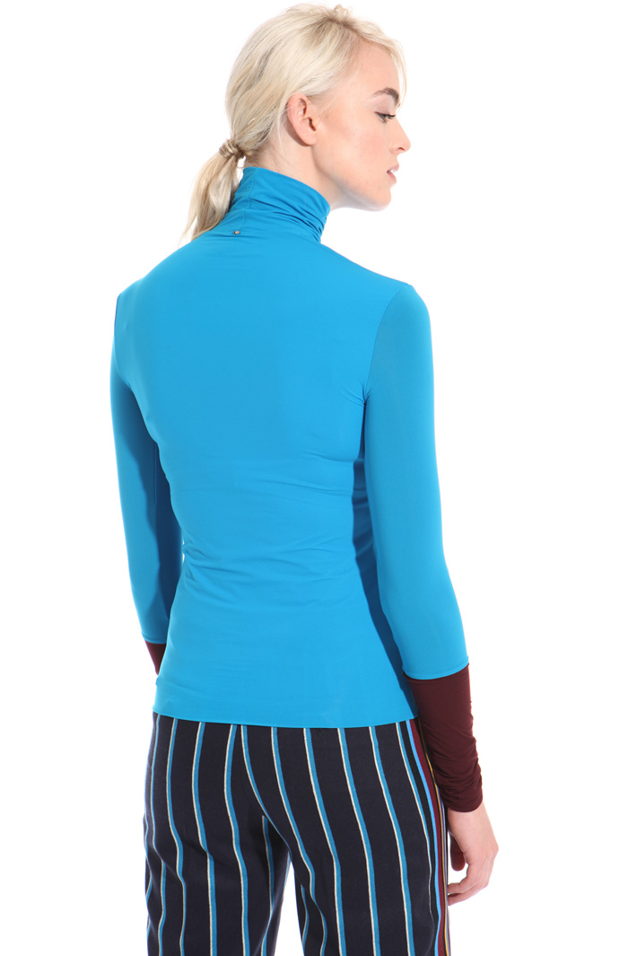 Stretch turtleneck top
Intrend Stretch turtleneck top
Intrend