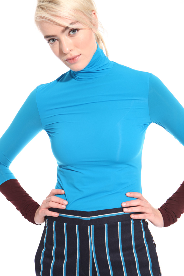 Stretch turtleneck top
Intrend Stretch turtleneck top
Intrend