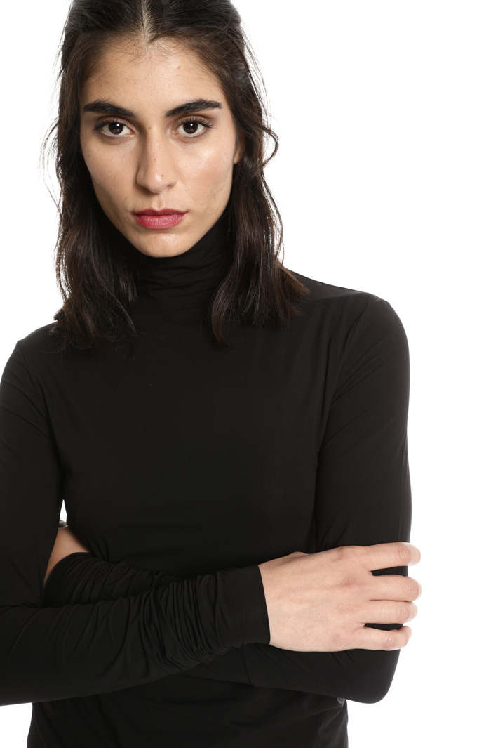 Stretch turtleneck top
Intrend Stretch turtleneck top
Intrend