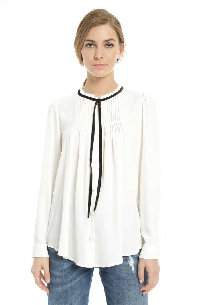 Silk crepe shirt
Intrend Silk crepe shirt
Intrend