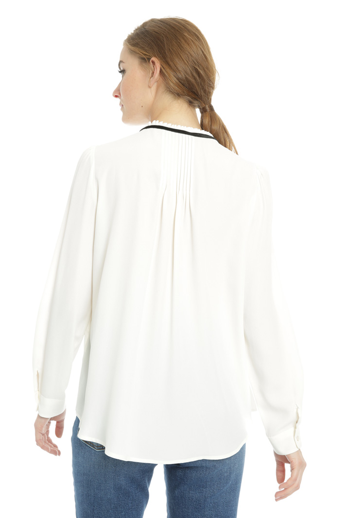 Silk crepe shirt
Intrend Silk crepe shirt
Intrend