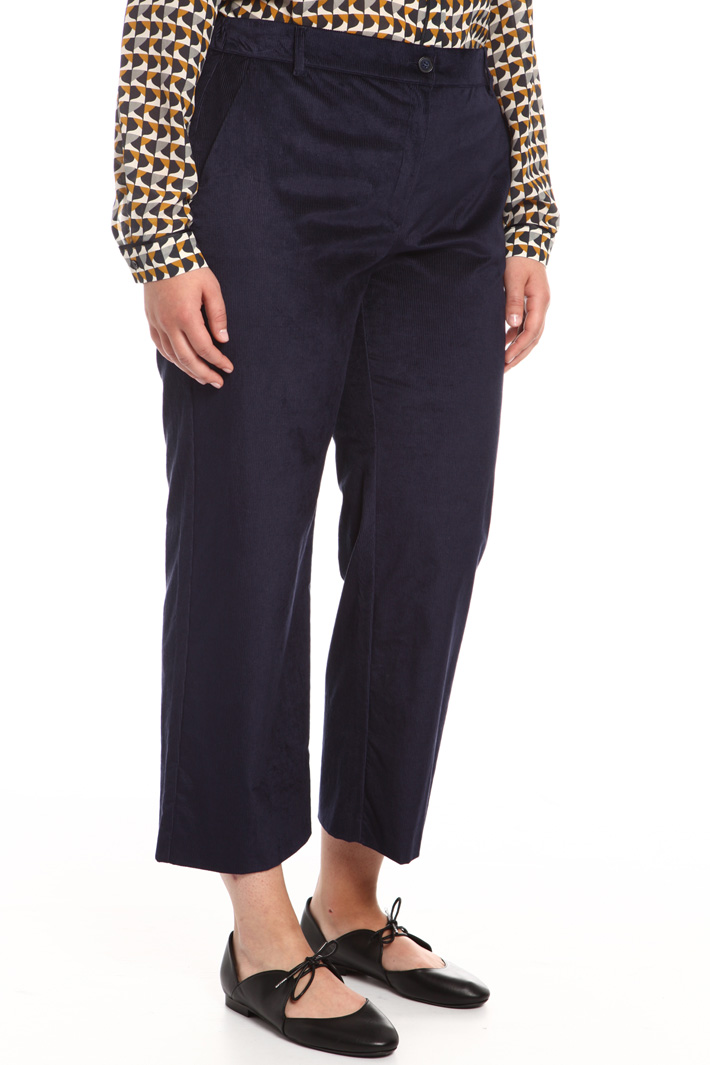 Cropped trousers in velvet Intrend Cropped trousers in velvet Intrend