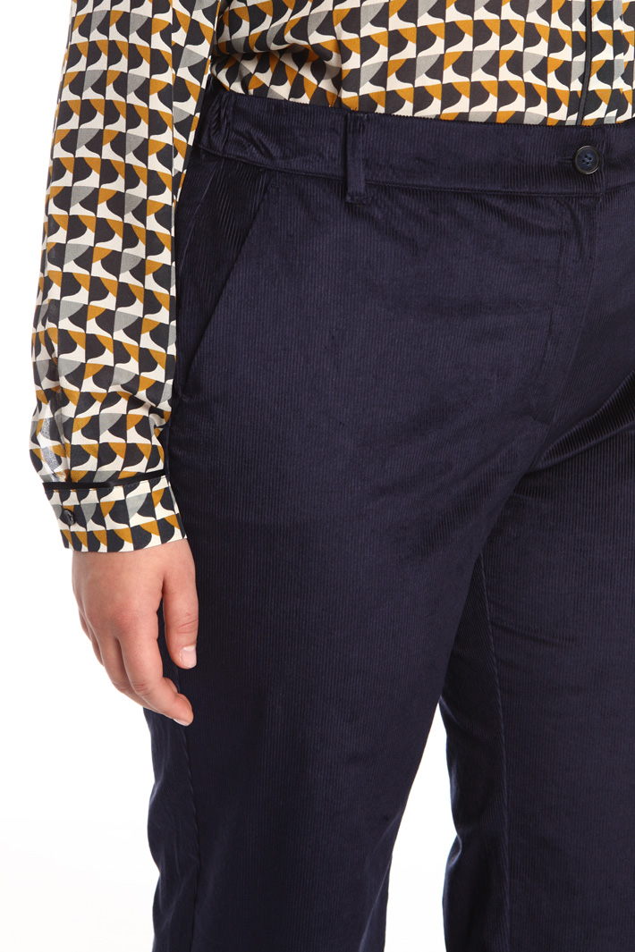 Cropped trousers in velvet Intrend Cropped trousers in velvet Intrend