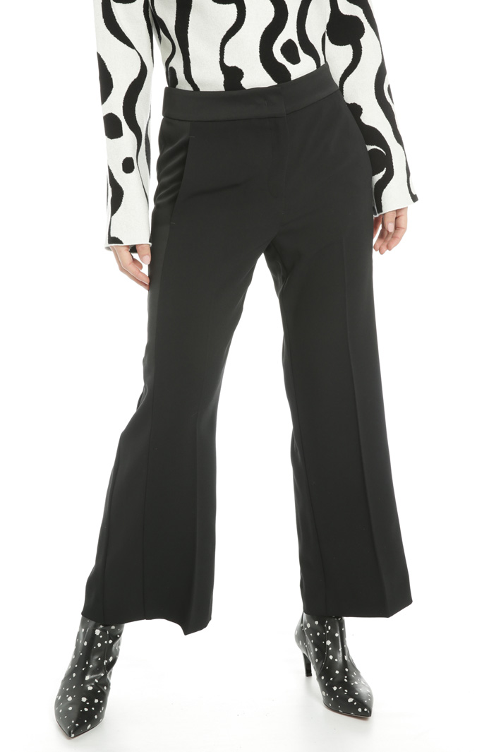 Cropped crepe trousers
Intrend Cropped crepe trousers
Intrend