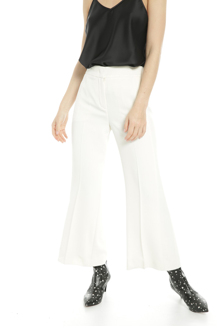 Cropped crepe trousers
Intrend Cropped crepe trousers
Intrend