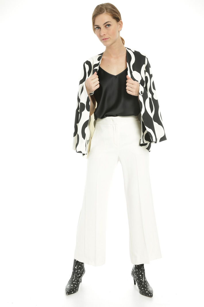 Cropped crepe trousers
Intrend Cropped crepe trousers
Intrend
