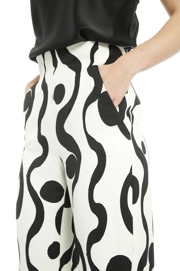 Printed trousers
Intrend Printed trousers
Intrend