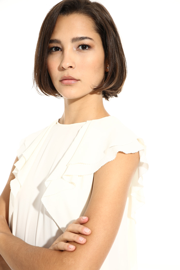 Silk blend top with ruffles Intrend Silk blend top with ruffles Intrend