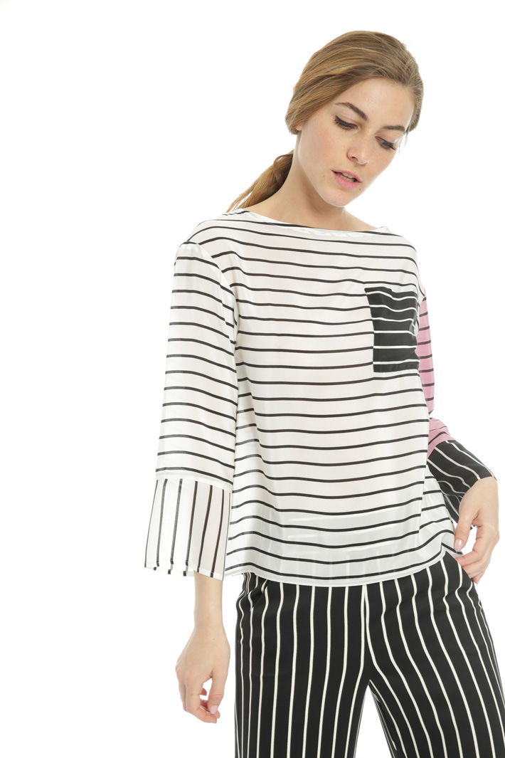 Pure silk striped blouse
Intrend Pure silk striped blouse
Intrend