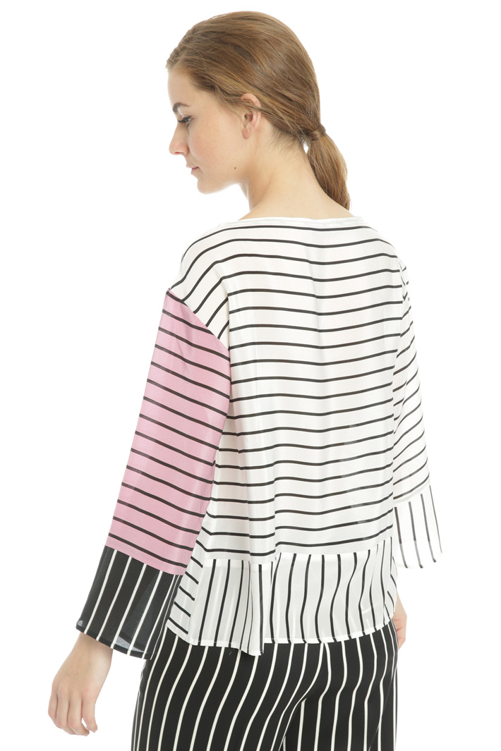 Pure silk striped blouse
Intrend Pure silk striped blouse
Intrend