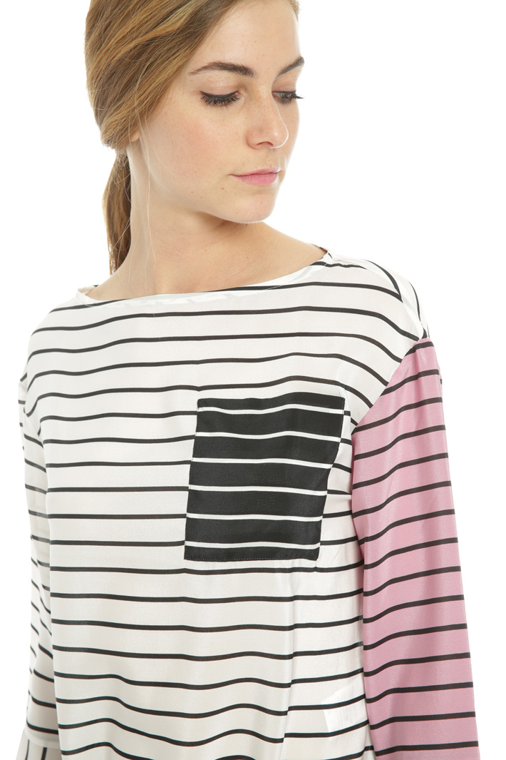 Pure silk striped blouse
Intrend Pure silk striped blouse
Intrend