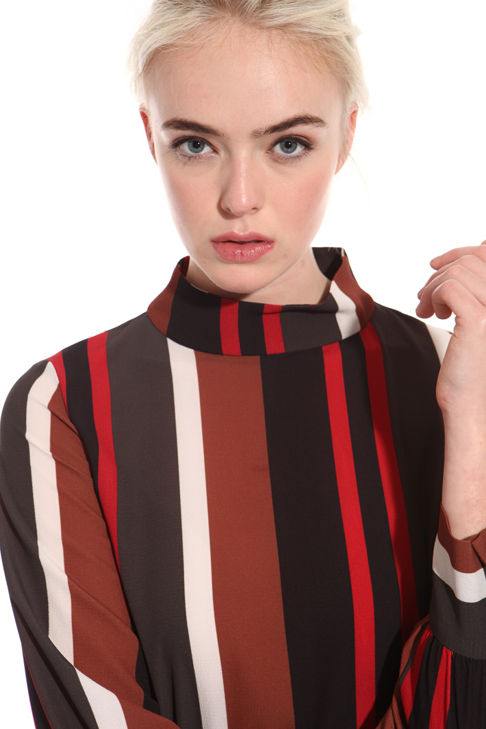 High neck printed blouse Intrend High neck printed blouse Intrend