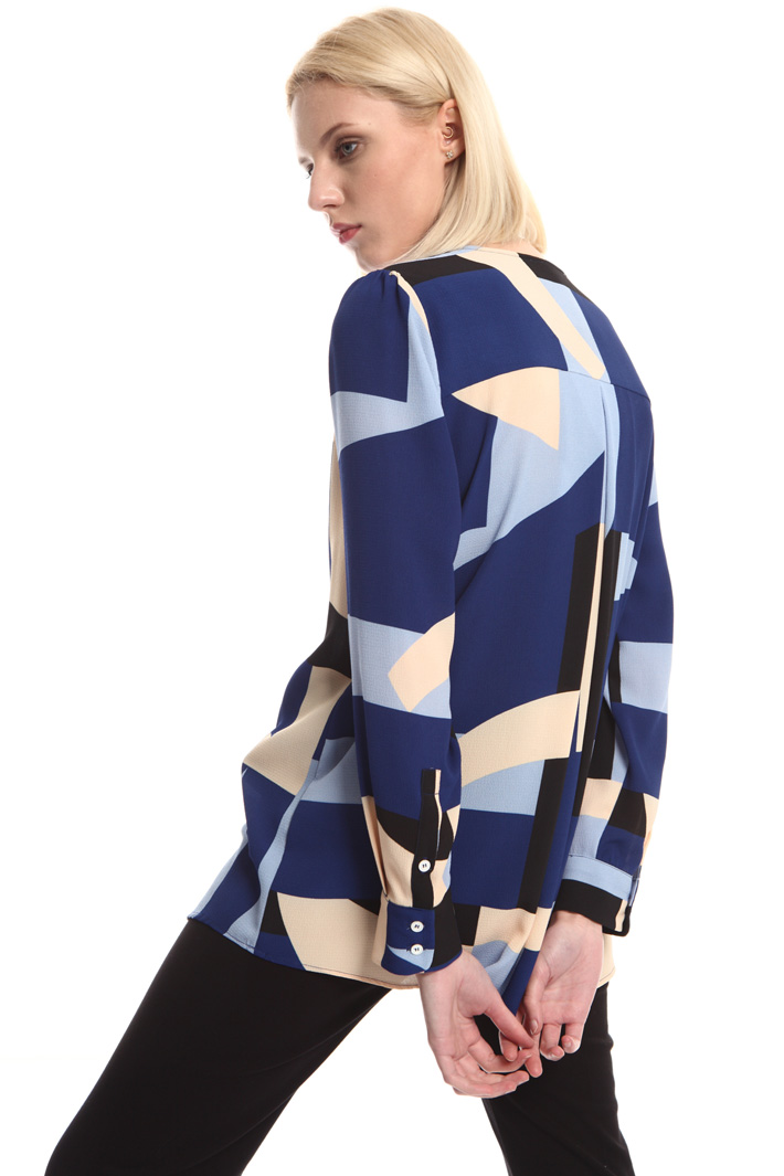 Blouse in striped crepe fabric Intrend Blouse in striped crepe fabric Intrend