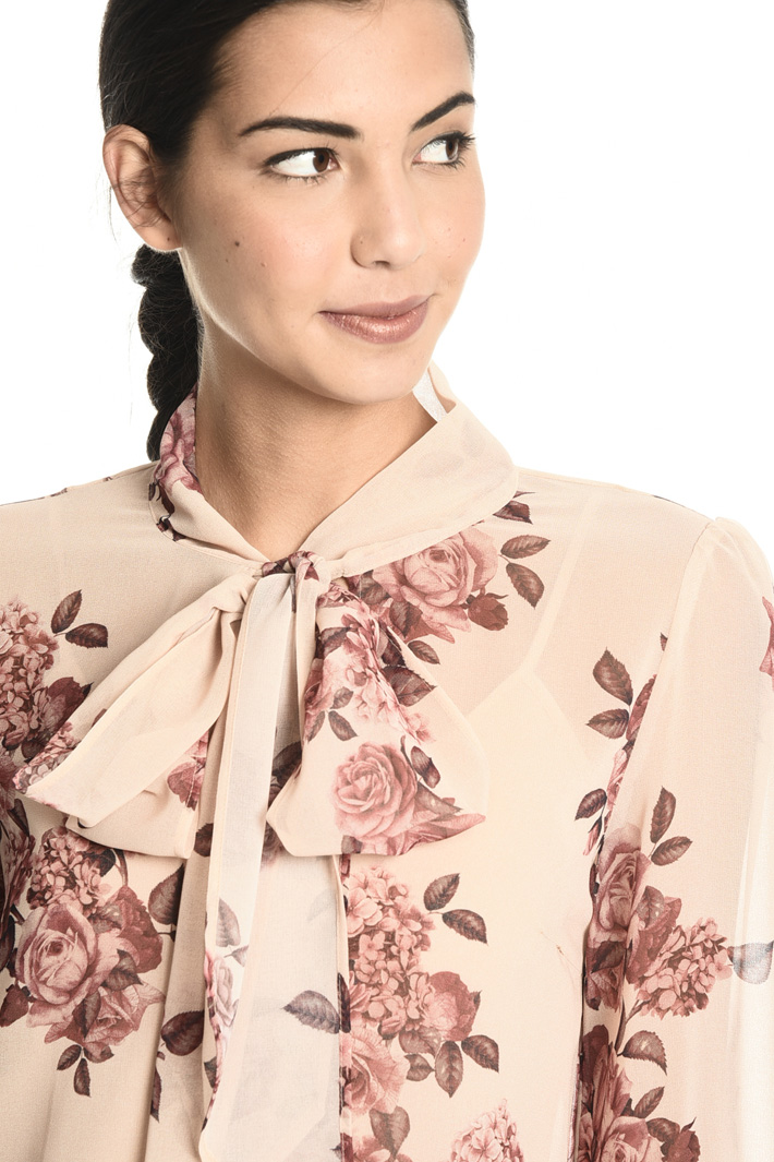 Scarf-neck blouse Intrend Scarf-neck blouse Intrend