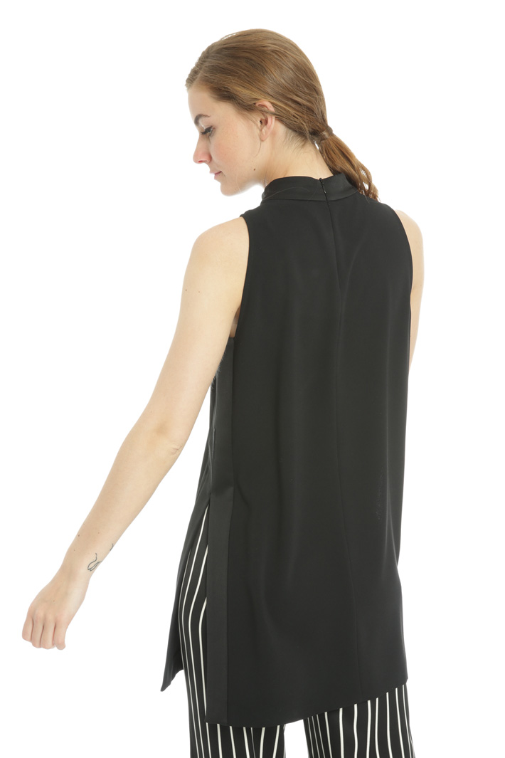 Enver satin crepe tunic
Intrend Enver satin crepe tunic
Intrend