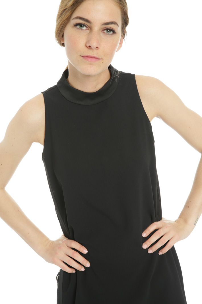 Enver satin crepe tunic
Intrend Enver satin crepe tunic
Intrend