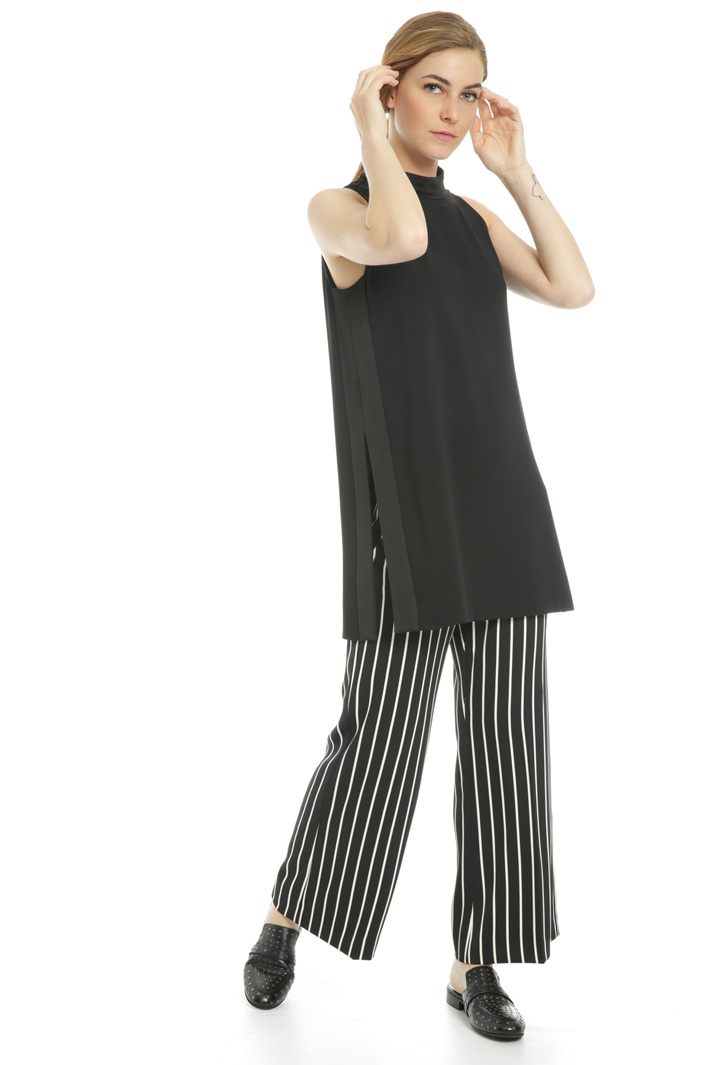 Enver satin crepe tunic
Intrend Enver satin crepe tunic
Intrend