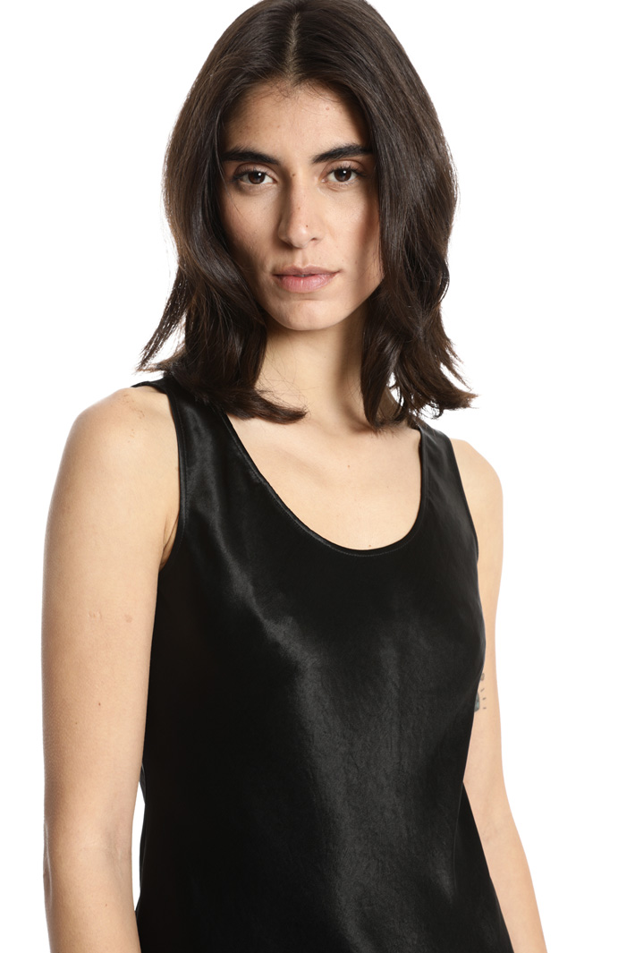 Compact satin dress Intrend Compact satin dress Intrend