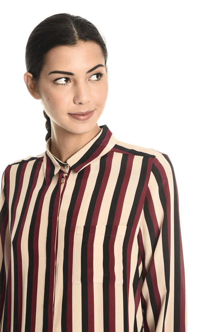 Long crepe shirt Intrend Long crepe shirt Intrend