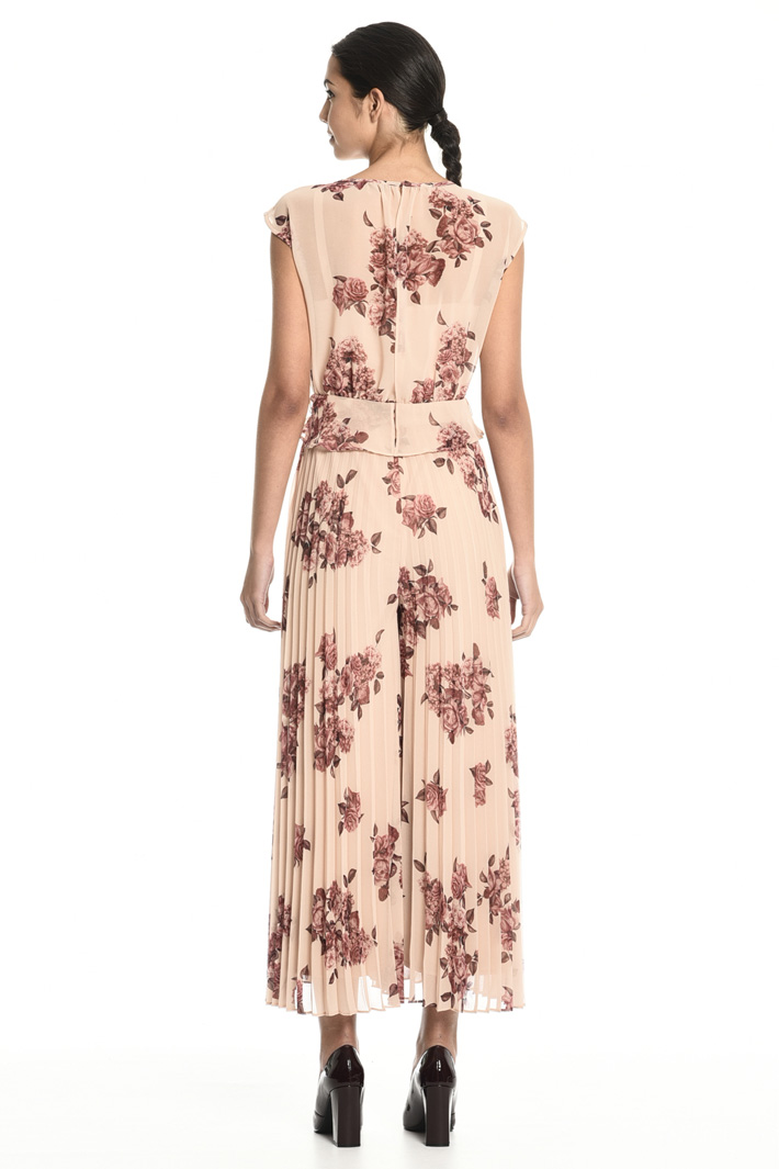 Pleated georgette jumpsuit Intrend Pleated georgette jumpsuit Intrend