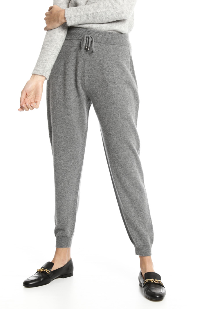 Knitted jogging style pants Intrend Knitted jogging style pants Intrend