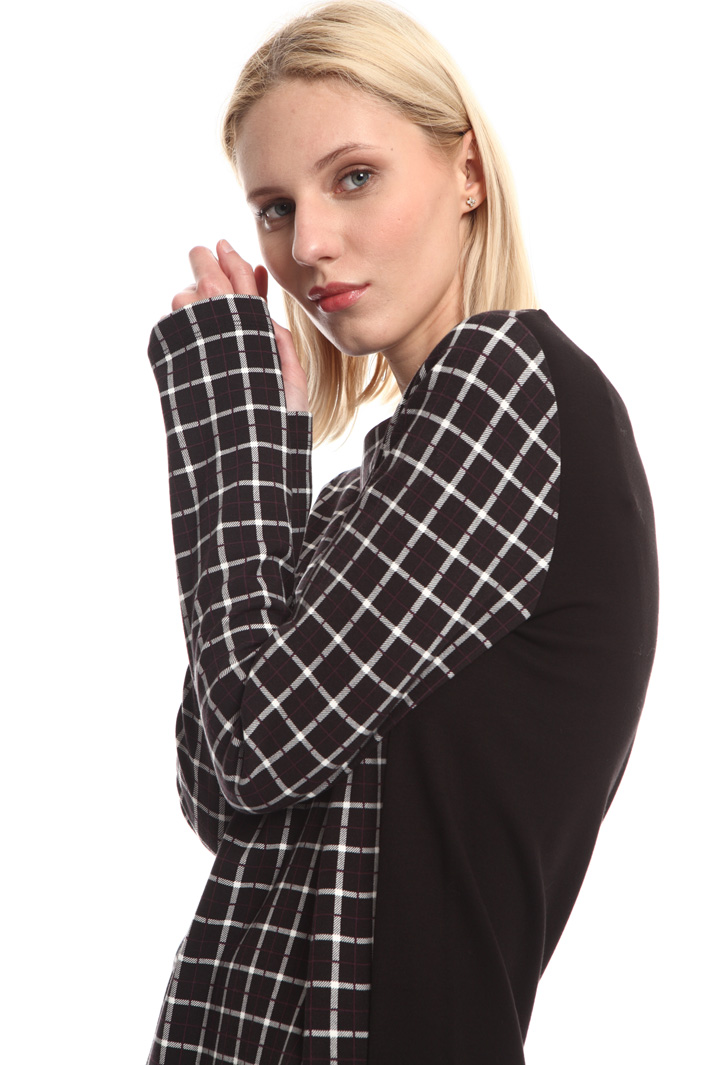 Semi-fitted jersey dress Intrend Semi-fitted jersey dress Intrend