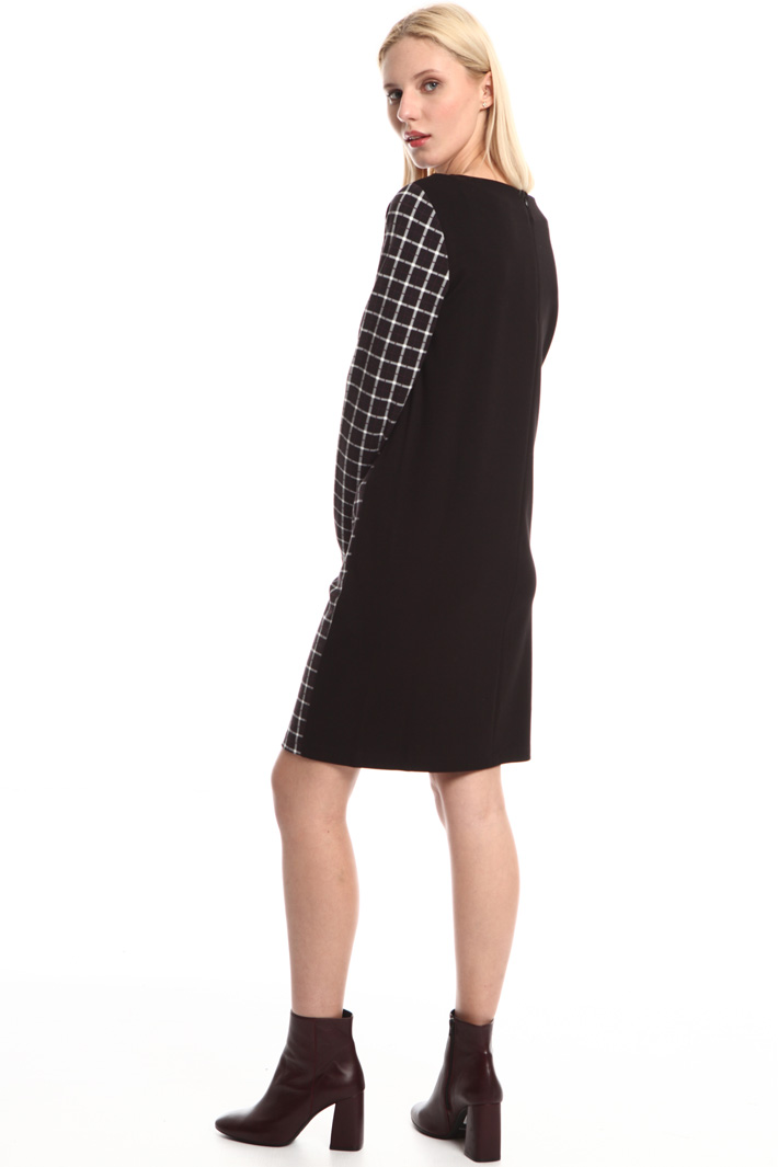 Semi-fitted jersey dress Intrend Semi-fitted jersey dress Intrend